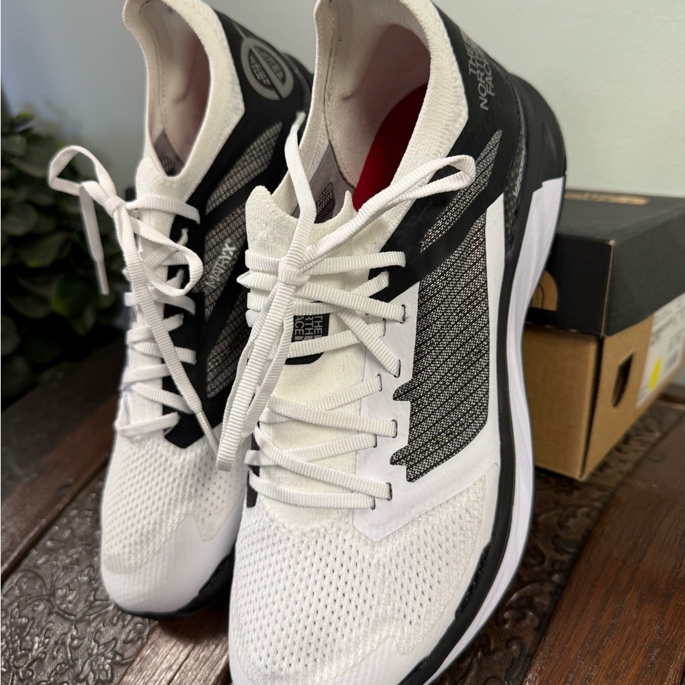 The North Face Women's Flight Vectiv in Black and White